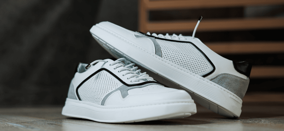 SNEAKERS IMAGE