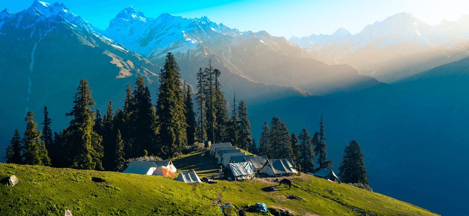 travelling off-season image